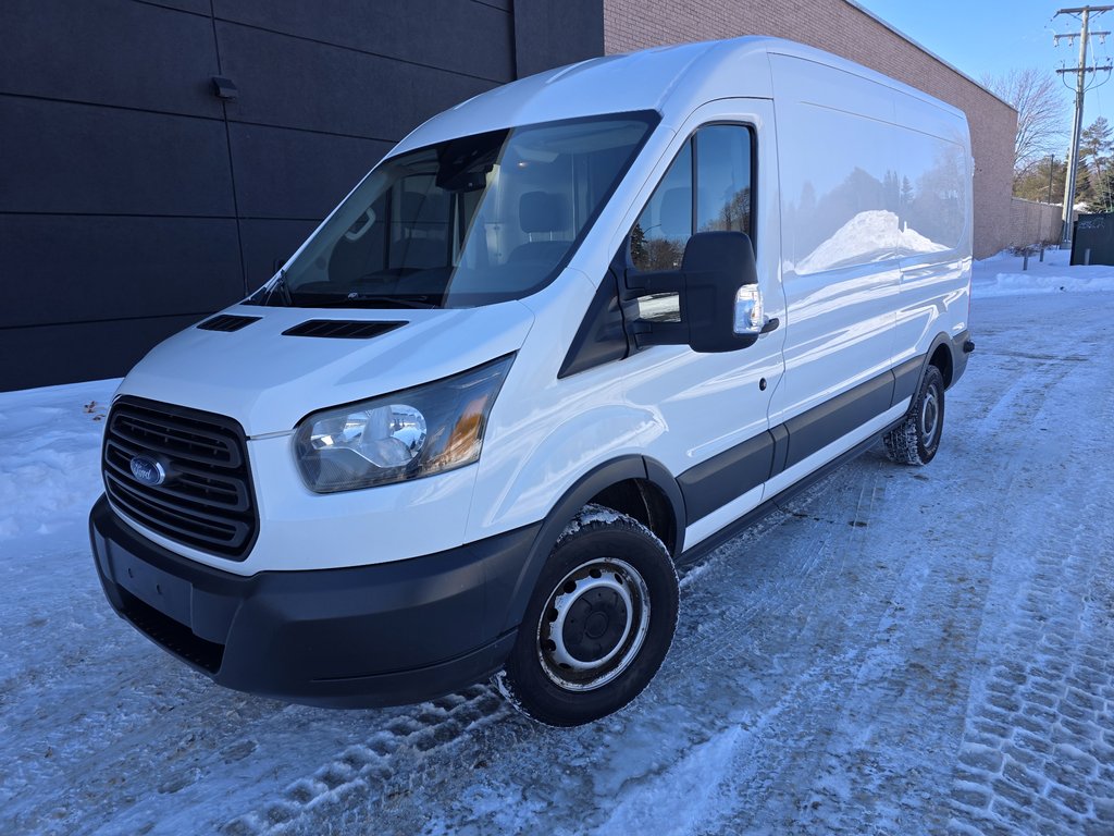 2015 Ford Transit Cargo Van T-250 Medium Roof 148' in Repentigny, Quebec - 1 - w1024h768px