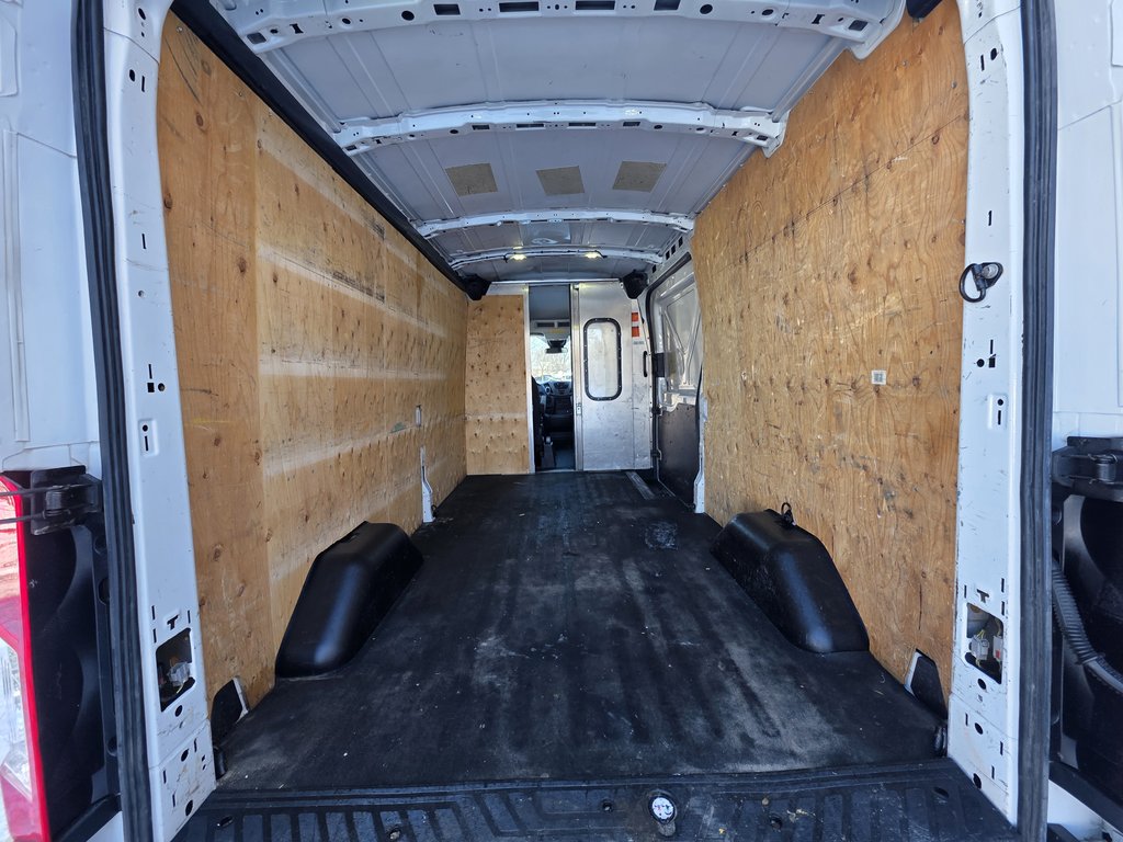 2015 Ford Transit Cargo Van T-250 Medium Roof 148' in Repentigny, Quebec - 7 - w1024h768px