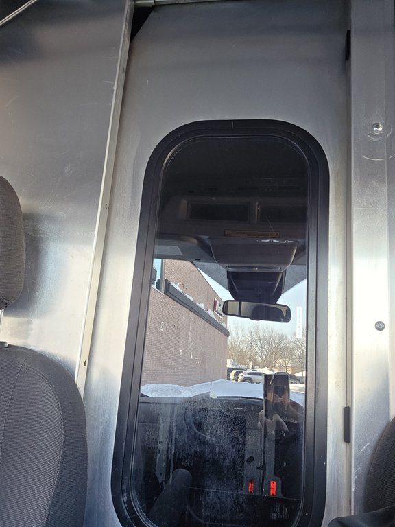 2015 Ford Transit Cargo Van T-250 Medium Roof 148' in Repentigny, Quebec - 10 - w1024h768px