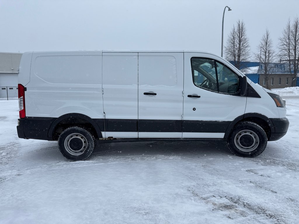 2016 Ford Transit Cargo Van T-250 Low Roof 130' in Repentigny, Quebec - 7 - w1024h768px