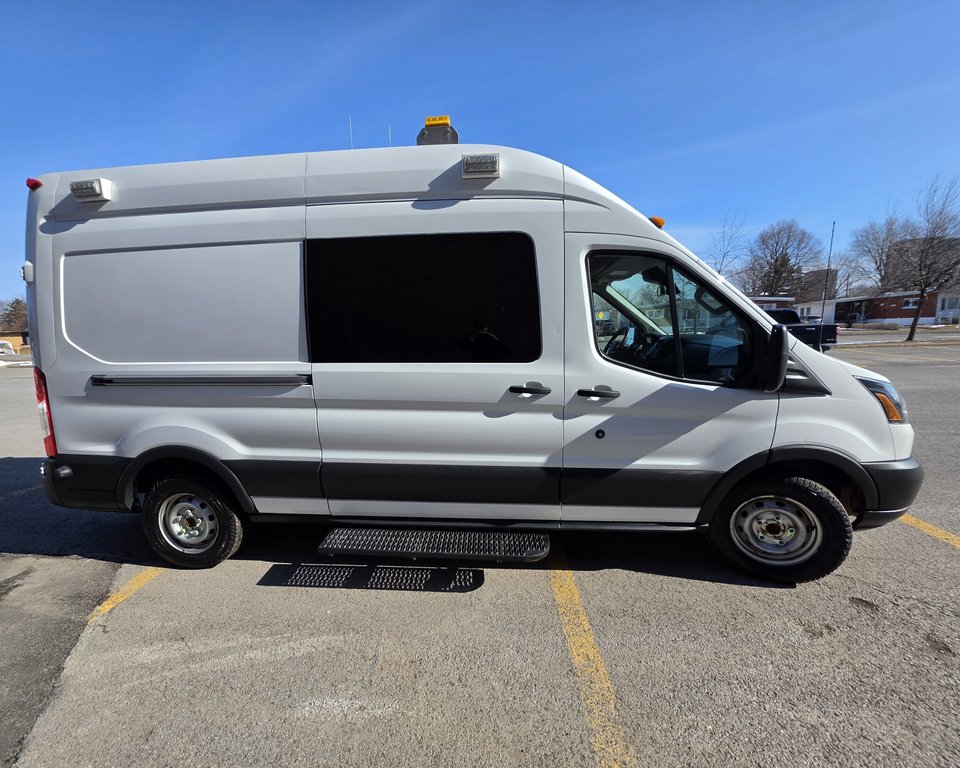 2016 Ford Transit Cargo Van T-250 High Roof 148' in Repentigny, Quebec - 3 - w1024h768px