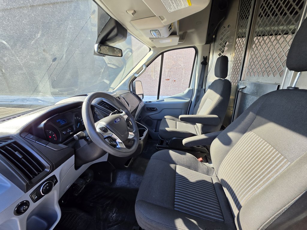 2016 Ford Transit Cargo Van T-250 High Roof 148' in Repentigny, Quebec - 10 - w1024h768px
