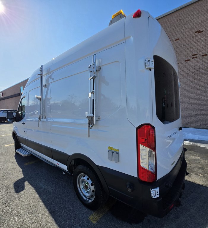 2016 Ford Transit Cargo Van T-250 High Roof 148' in Repentigny, Quebec - 8 - w1024h768px
