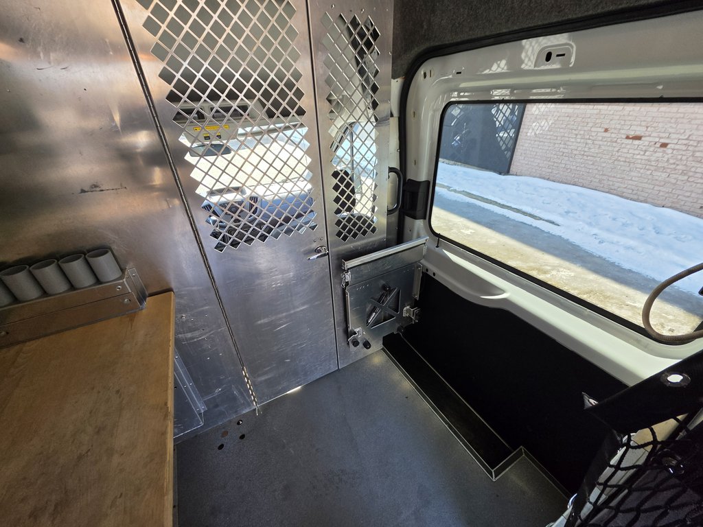 2016 Ford Transit Cargo Van T-250 High Roof 148' in Repentigny, Quebec - 19 - w1024h768px