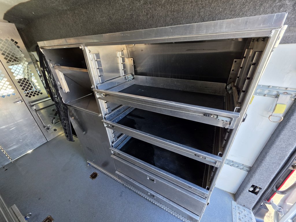 2016 Ford Transit Cargo Van T-250 High Roof 148' in Repentigny, Quebec - 17 - w1024h768px