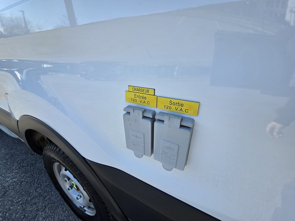 2016 Ford Transit Cargo Van T-250 High Roof 148' in Repentigny, Quebec - 14 - w1024h768px