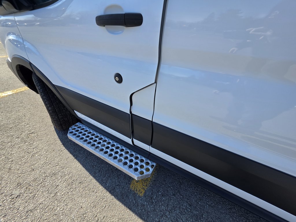 2016 Ford Transit Cargo Van T-250 High Roof 148' in Repentigny, Quebec - 13 - w1024h768px