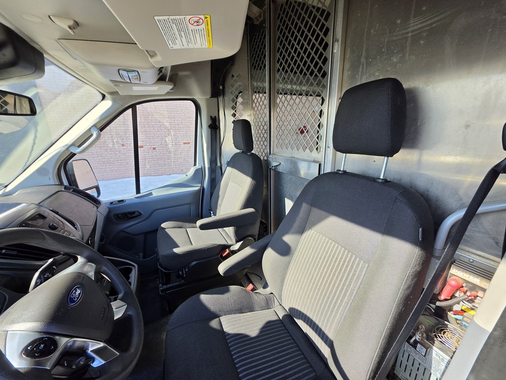2016 Ford Transit Cargo Van T-250 High Roof 148' in Repentigny, Quebec - 12 - w1024h768px