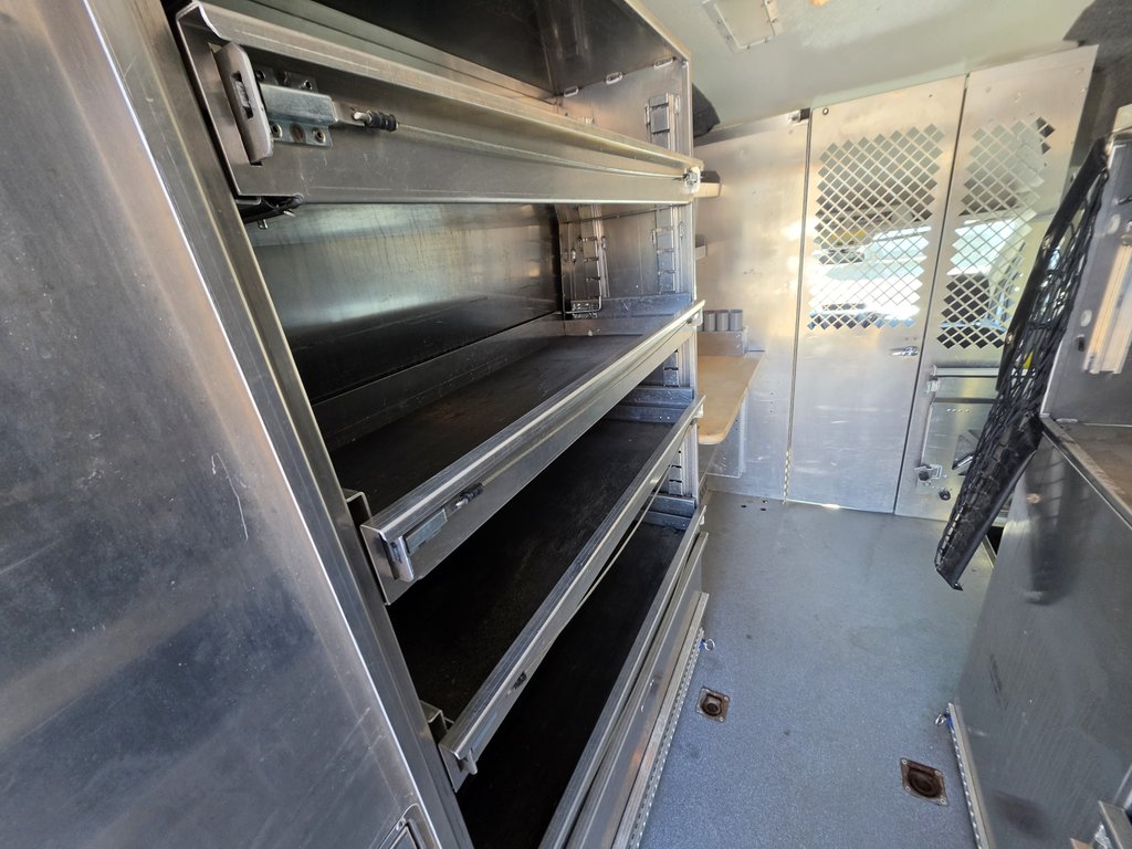 2016 Ford Transit Cargo Van T-250 High Roof 148' in Repentigny, Quebec - 16 - w1024h768px