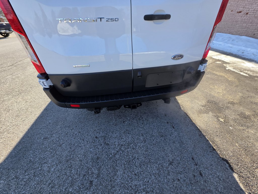2016 Ford Transit Cargo Van T-250 High Roof 148' in Repentigny, Quebec - 7 - w1024h768px