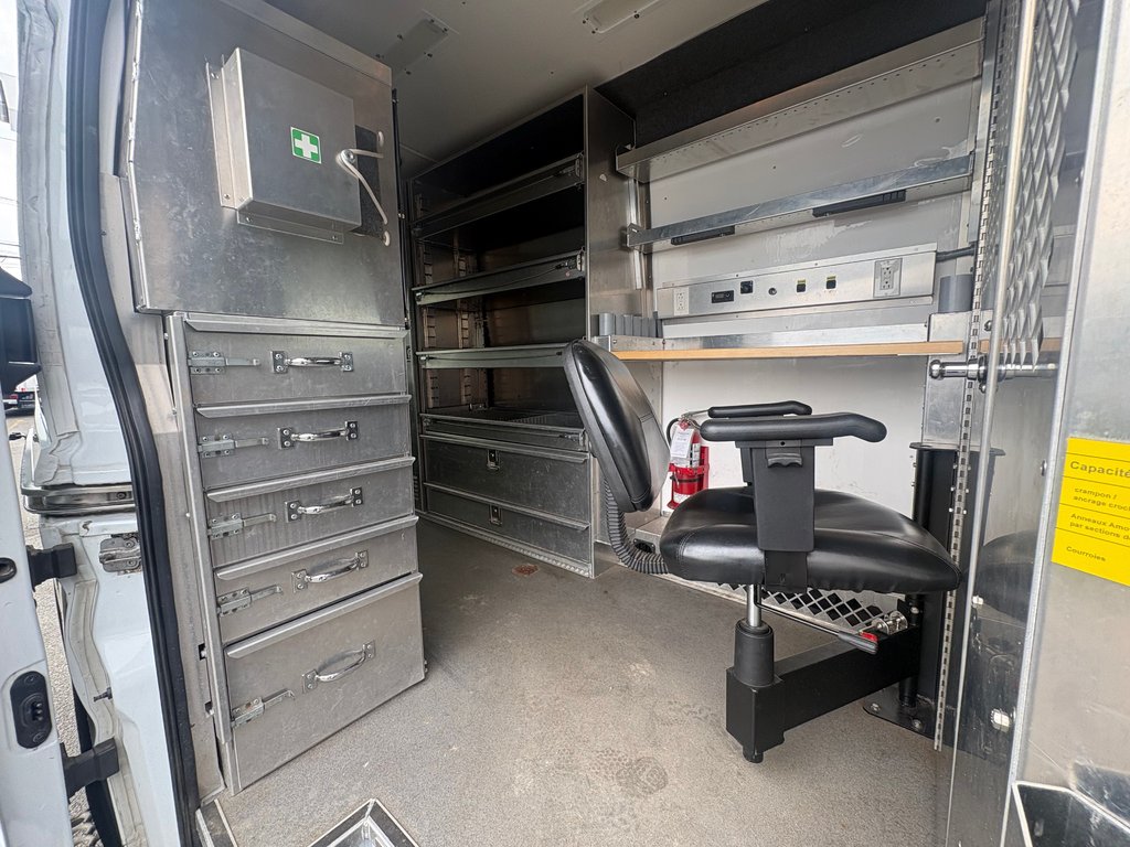 2016 Ford Transit Cargo Van T-250 High Roof 148' in Repentigny, Quebec - 11 - w1024h768px