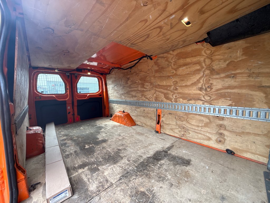 Ford Transit Cargo Van T-150 Low Roof 148' 2017 à Saint-Sulpice, Québec - 7 - w1024h768px