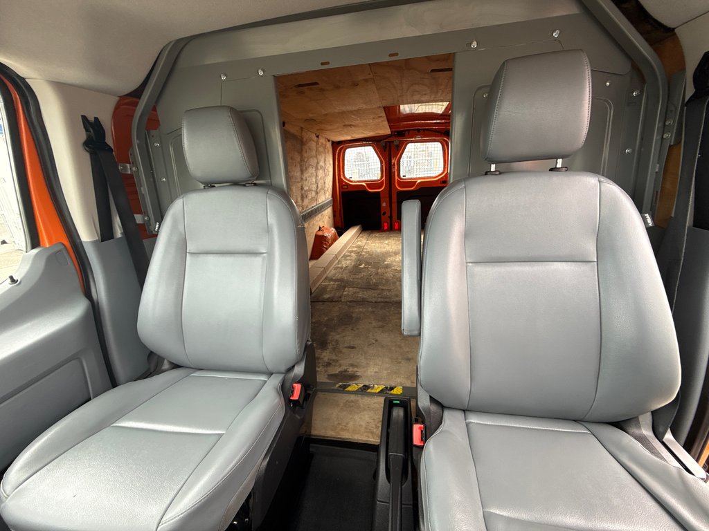 Ford Transit Cargo Van T-150 Low Roof 148' 2017 à Saint-Sulpice, Québec - 12 - w1024h768px