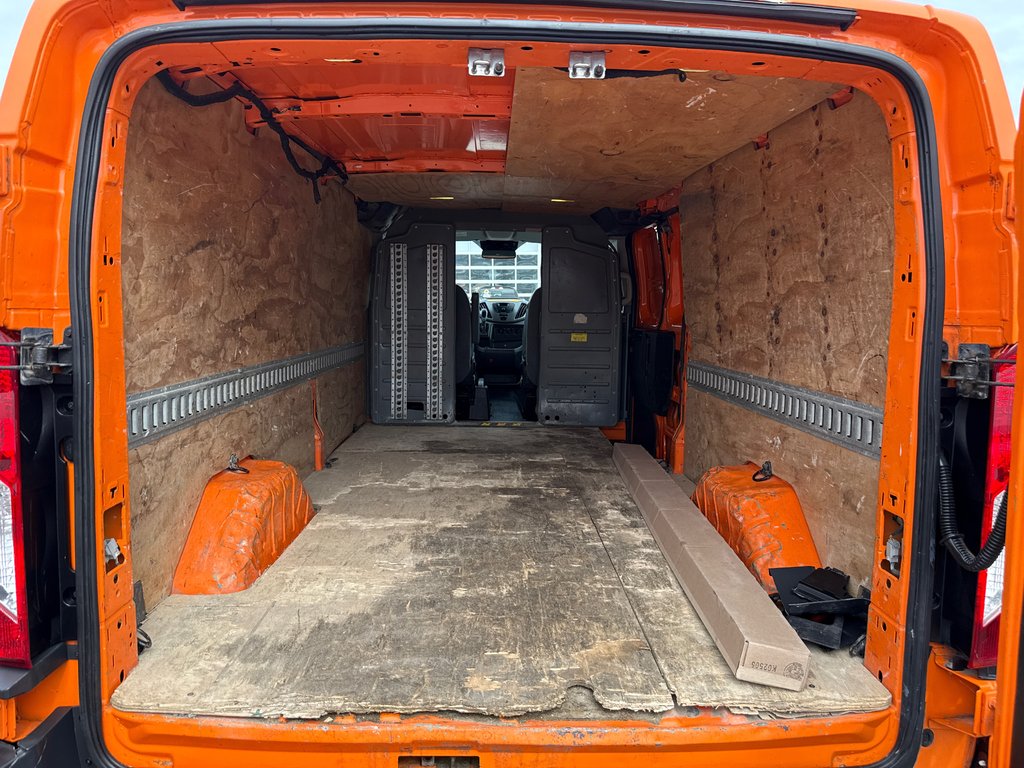 Ford Transit Cargo Van T-150 Low Roof 148' 2017 à Saint-Sulpice, Québec - 10 - w1024h768px