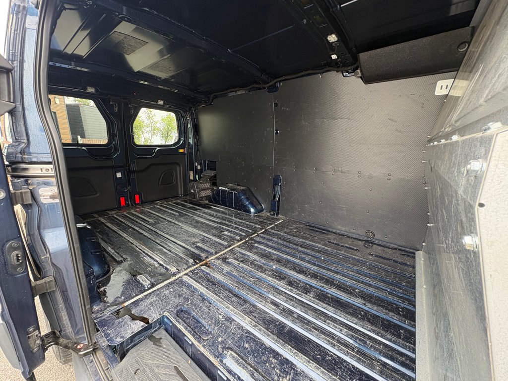 2017 Ford Transit Cargo Van T-150 Low Roof 130' in Saint-Sulpice, Quebec - 11 - w1024h768px
