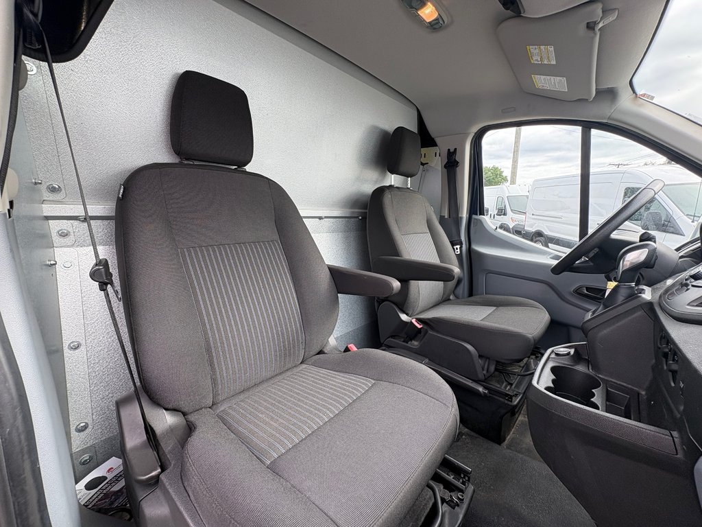 2017 Ford Transit Cargo Van T-150 Low Roof 130' in Saint-Sulpice, Quebec - 12 - w1024h768px