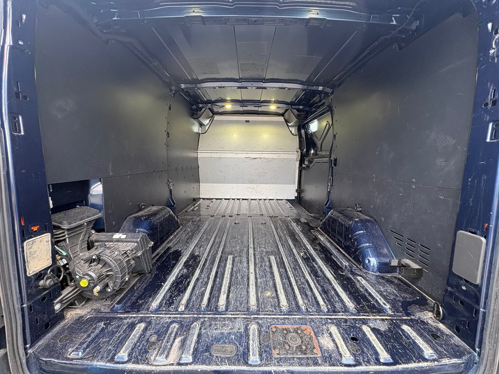 2017 Ford Transit Cargo Van T-150 Low Roof 130' in Saint-Sulpice, Quebec - 10 - w1024h768px