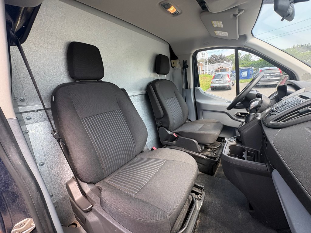 Ford Transit Cargo Van T-150 Low Roof 130' 2017 à Repentigny, Québec - 13 - w1024h768px