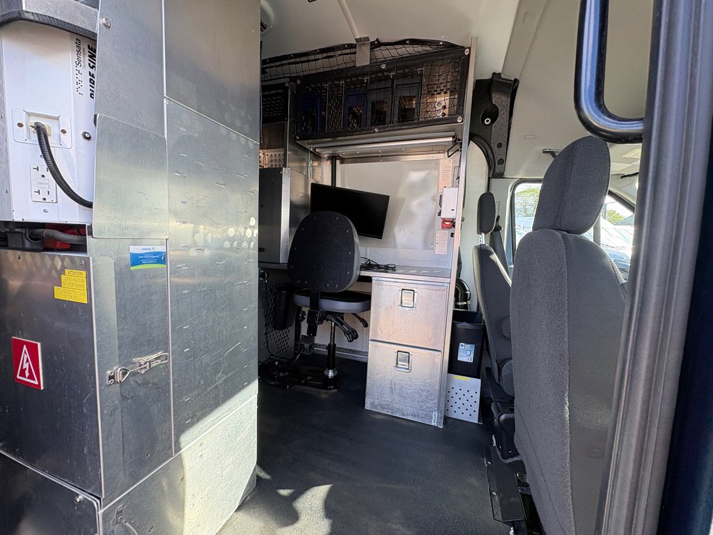 Ford Transit Cargo Van T-350 High Roof 148' 2017 à Saint-Sulpice, Québec - 10 - w1024h768px