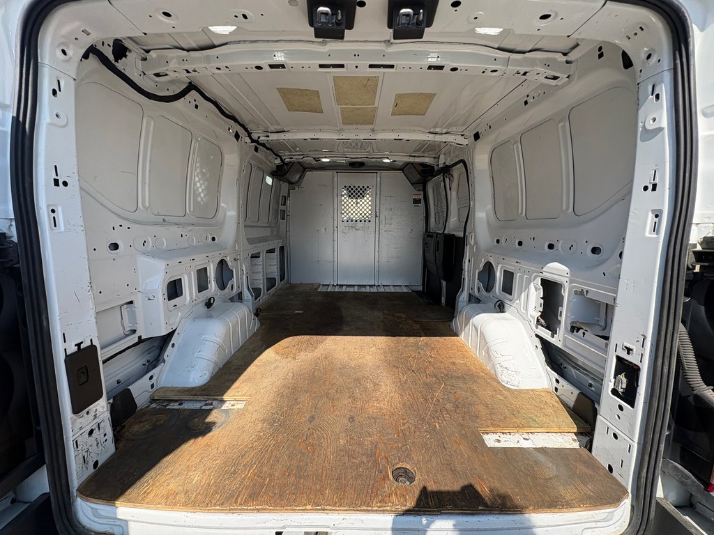 2018 Ford Transit Cargo Van T-150 Low Roof 130' in Repentigny, Quebec - 8 - w1024h768px