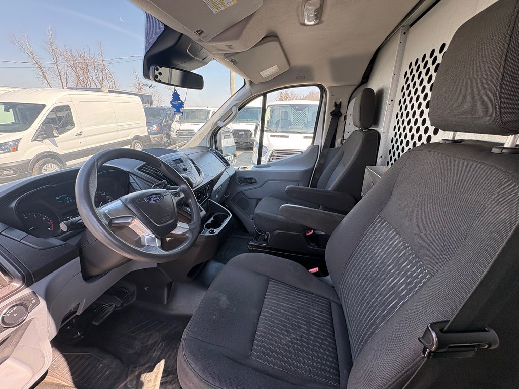 2018 Ford Transit Cargo Van T-150 Low Roof 130' in Repentigny, Quebec - 12 - w1024h768px