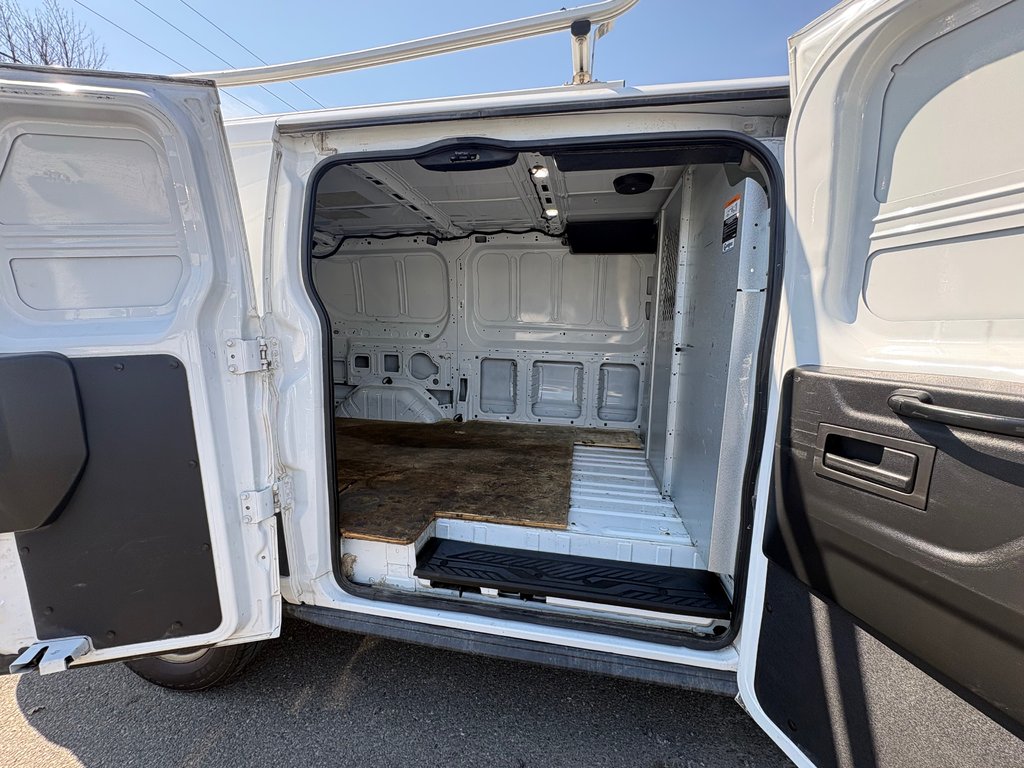 2018 Ford Transit Cargo Van T-150 Low Roof 130' in Repentigny, Quebec - 9 - w1024h768px