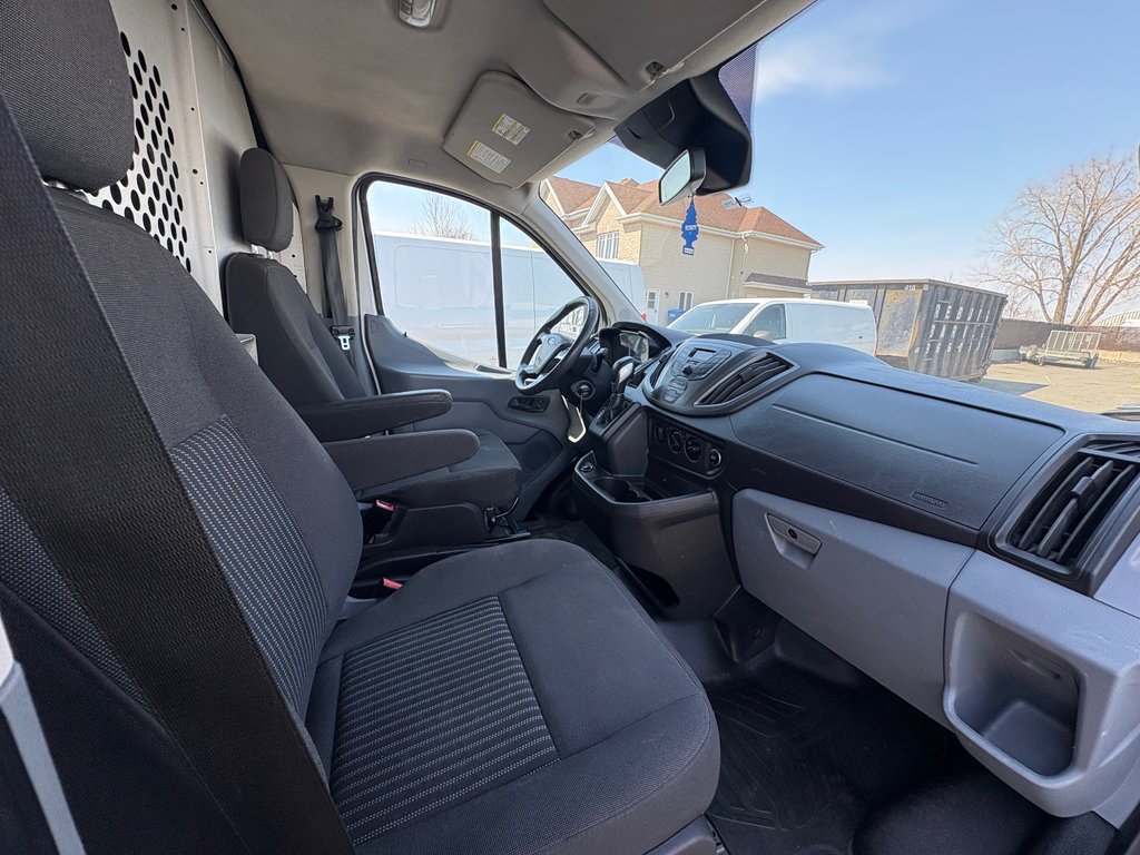 2018 Ford Transit Cargo Van T-150 Low Roof 130' in Repentigny, Quebec - 11 - w1024h768px