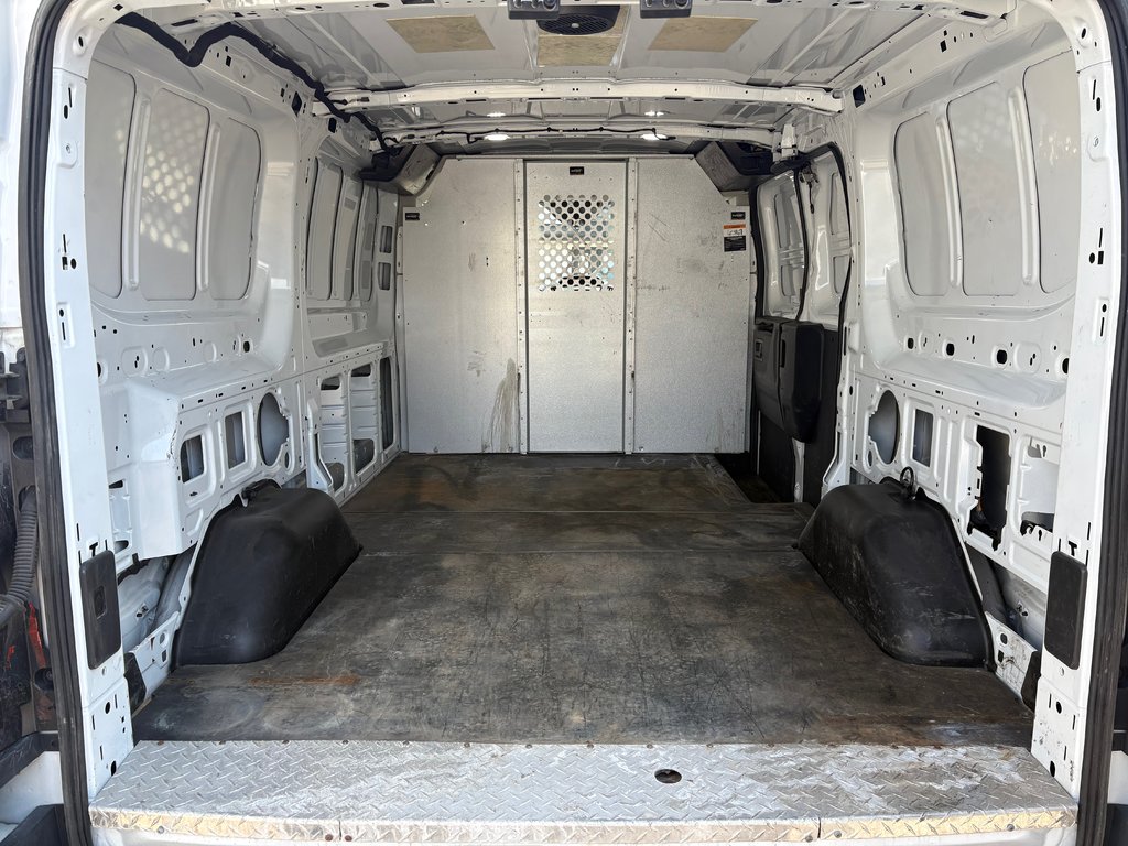 2018 Ford Transit Cargo Van T-150 Low Roof 130' in Repentigny, Quebec - 8 - w1024h768px
