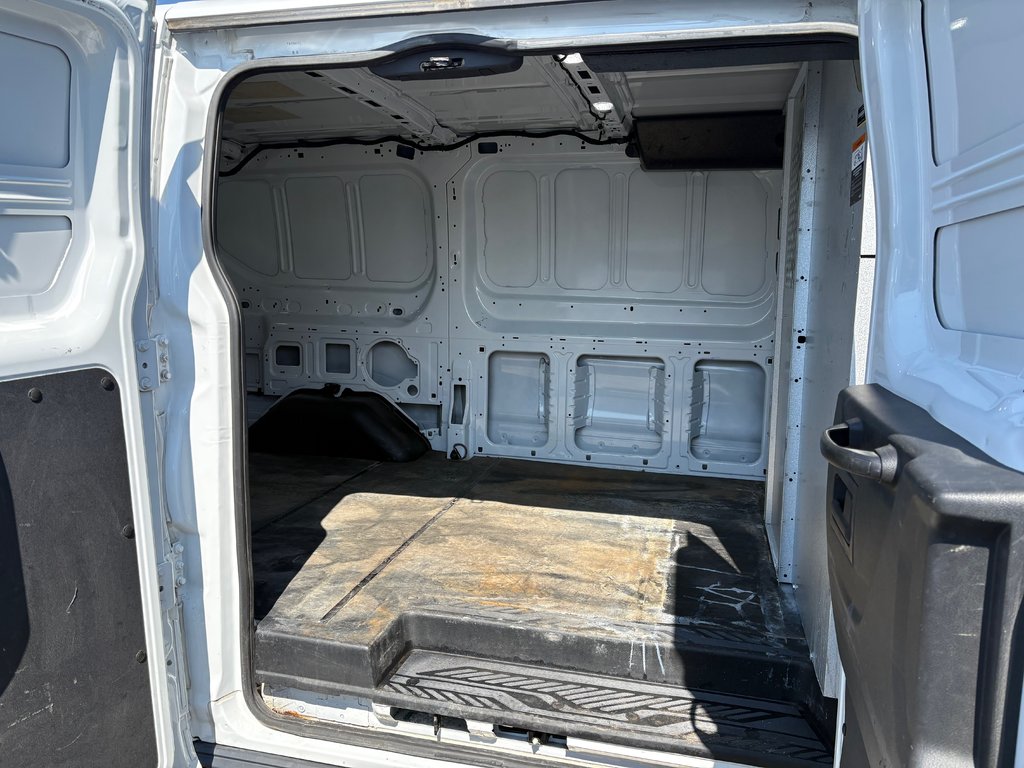 2018 Ford Transit Cargo Van T-150 Low Roof 130' in Repentigny, Quebec - 9 - w1024h768px