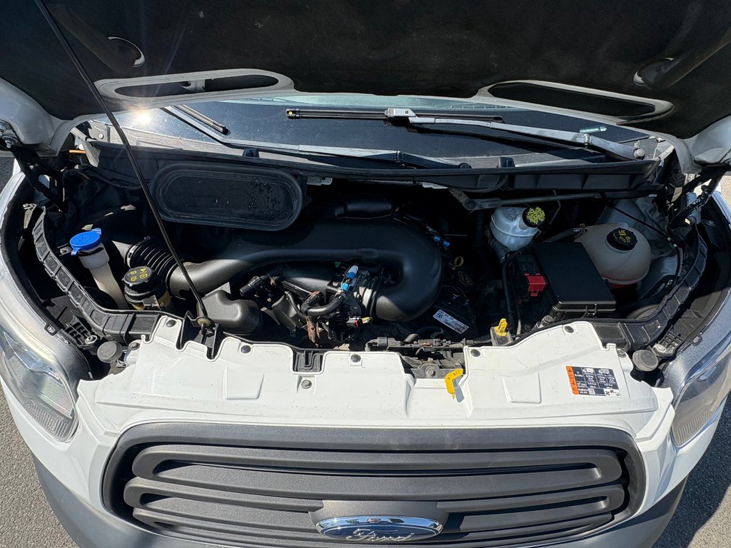 2018 Ford Transit Cargo Van T-150 Low Roof 130' in Repentigny, Quebec - 13 - w1024h768px