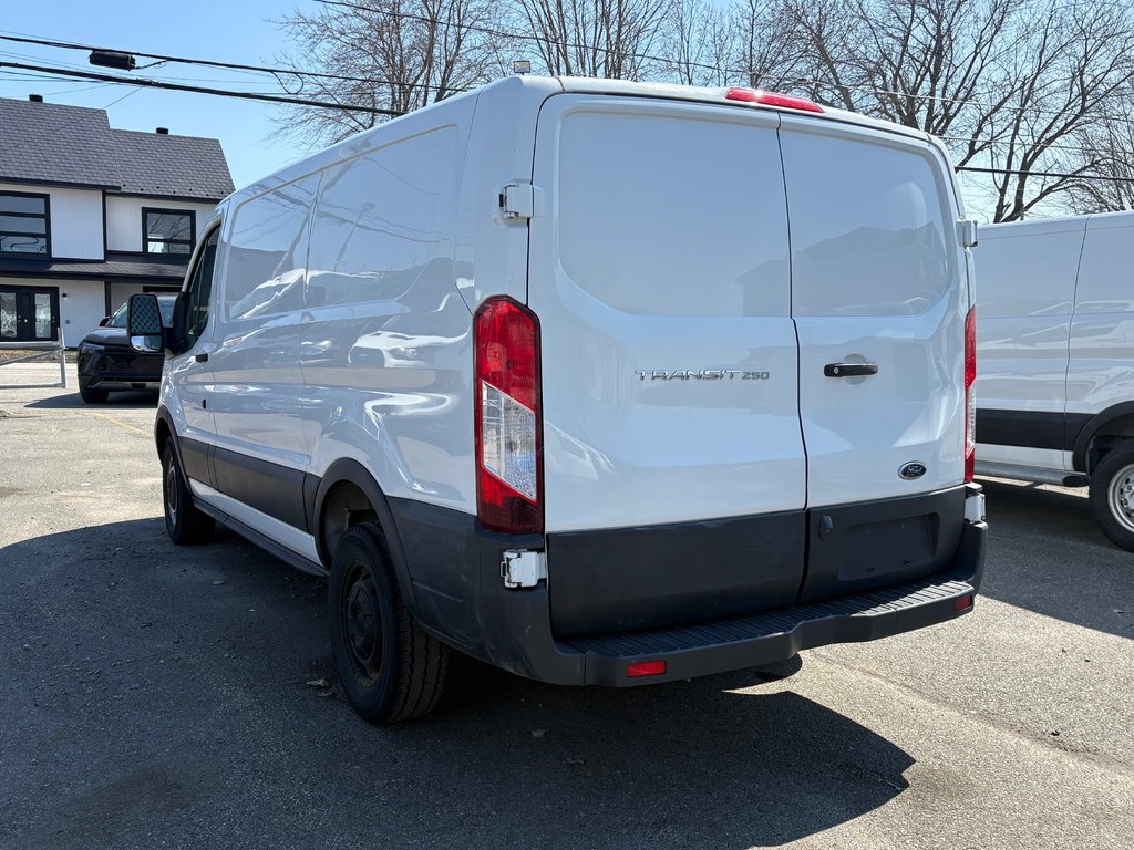 2018 Ford Transit Cargo Van T-150 Low Roof 130' in Repentigny, Quebec - 7 - w1024h768px