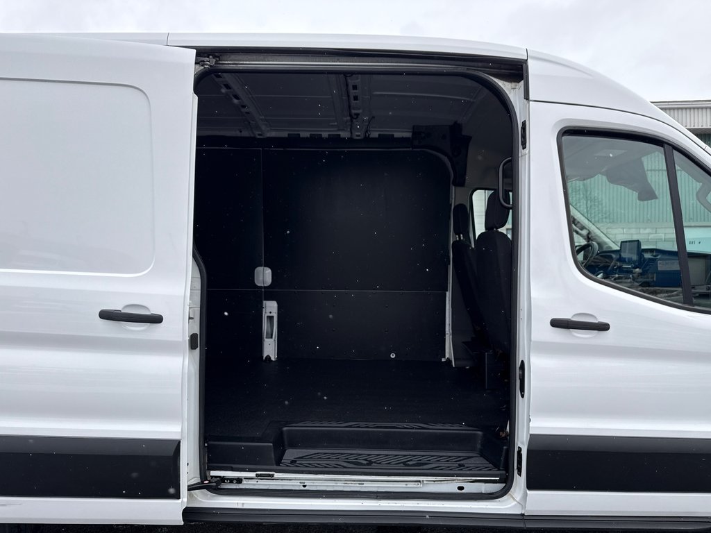 Ford Transit Cargo Van T-250 Medium Roof 148' 2020 à Repentigny, Québec - 12 - w1024h768px