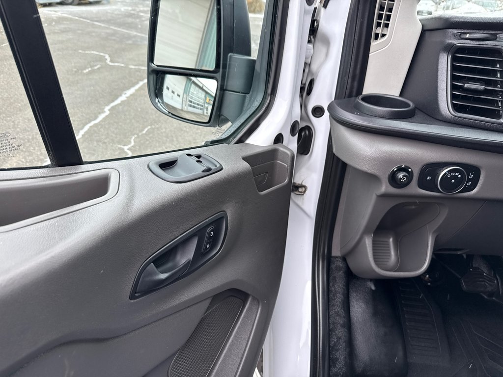 Ford Transit Cargo Van T-250 Medium Roof 148' 2020 à Repentigny, Québec - 19 - w1024h768px
