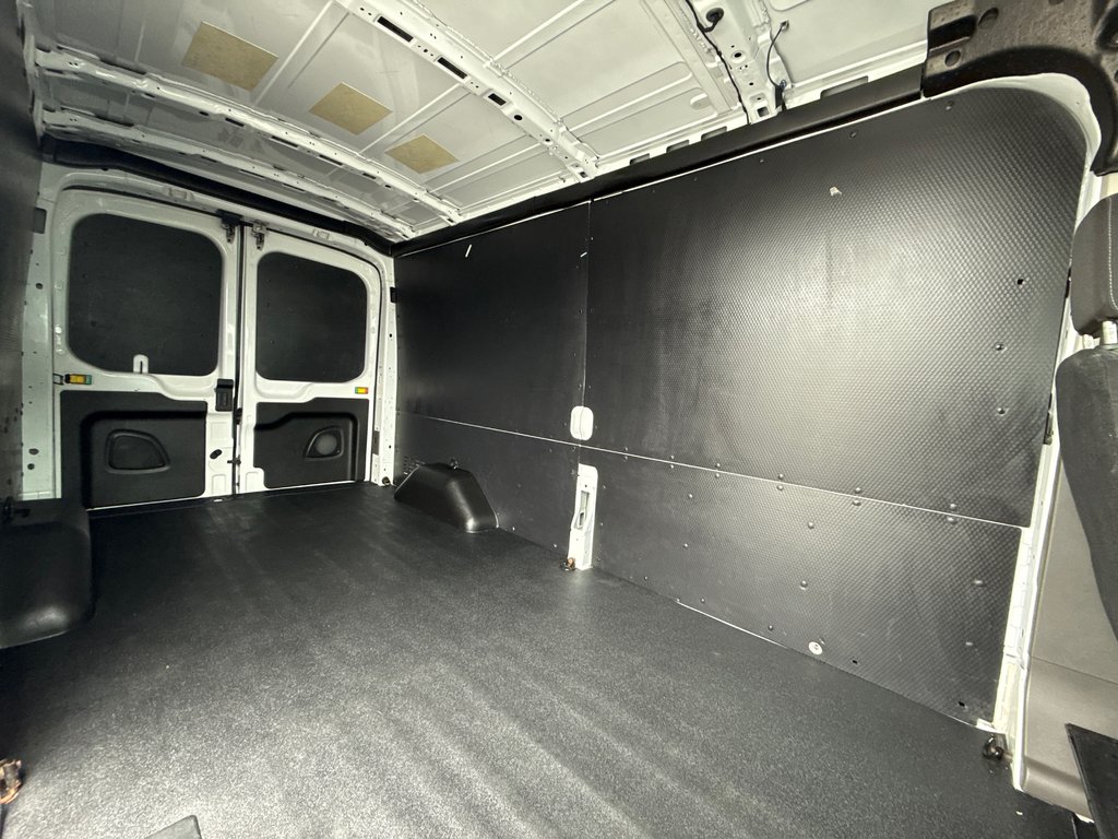 Ford Transit Cargo Van T-250 Medium Roof 148' 2020 à Repentigny, Québec - 13 - w1024h768px