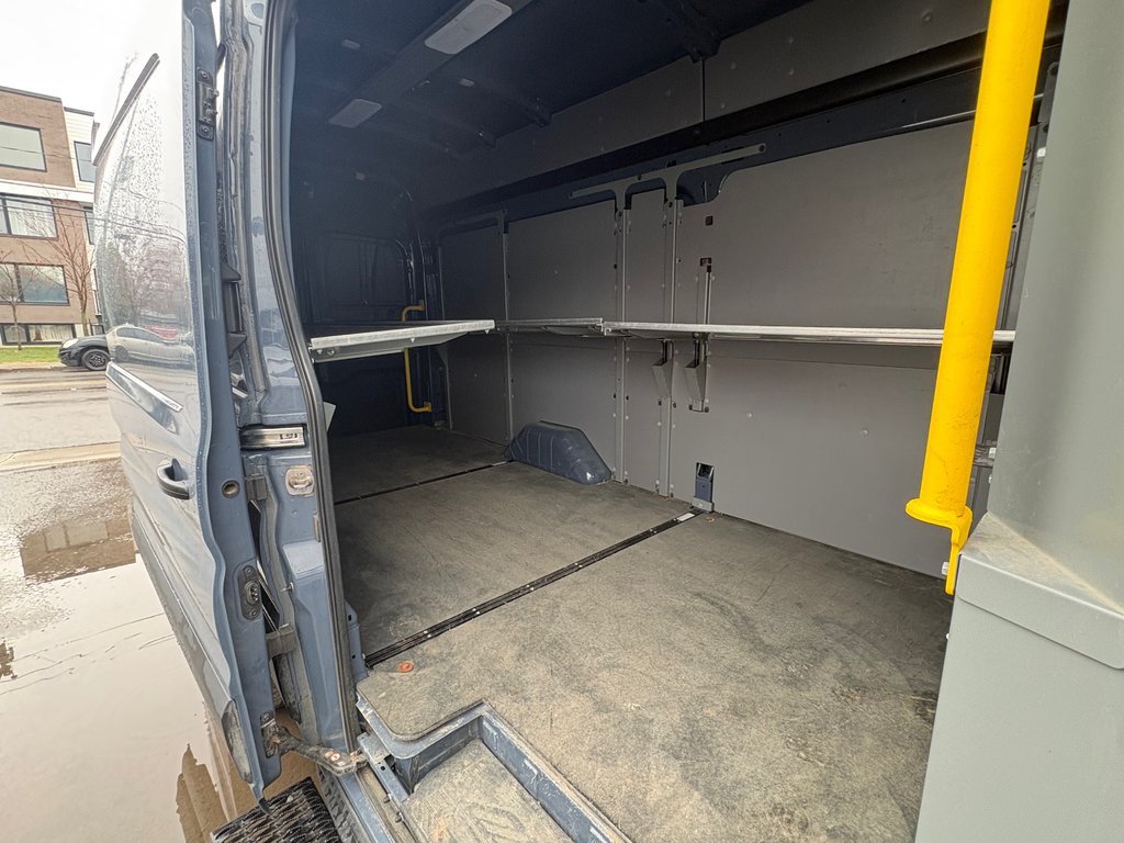 Ford Transit Cargo Van T-250 High Roof 148' EXT 2021 à Repentigny, Québec - 9 - w1024h768px