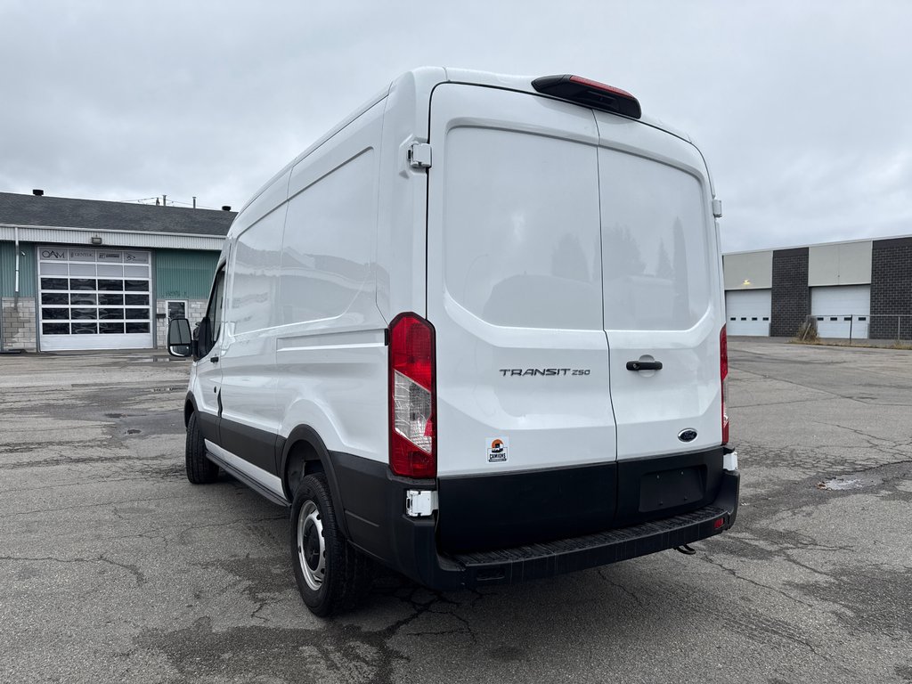 Ford Transit Cargo Van T-250 Medium Roof 130' 2022 à Repentigny, Québec - 4 - w1024h768px