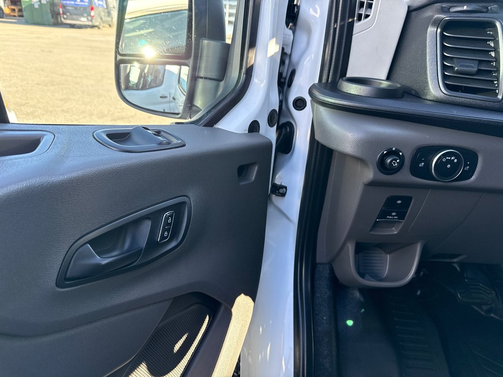 Ford Transit Cargo Van T-250 Medium Roof 130' 2022 à Saint-Sulpice, Québec - 15 - w1024h768px