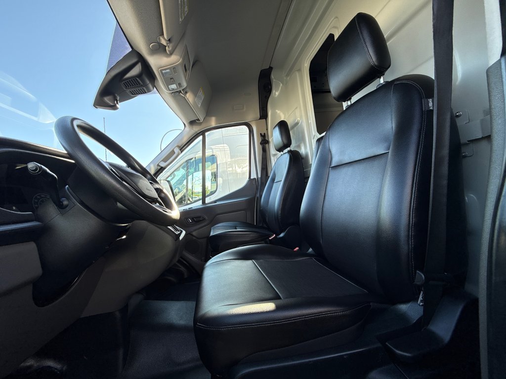 Ford Transit Cargo Van T-250 Medium Roof 130' 2022 à Saint-Sulpice, Québec - 11 - w1024h768px