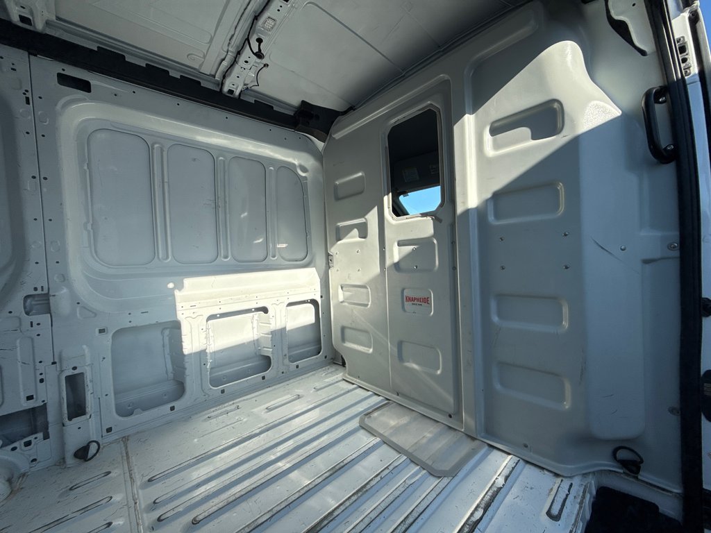 Ford Transit Cargo Van T-250 Medium Roof 130' 2022 à Saint-Sulpice, Québec - 9 - w1024h768px