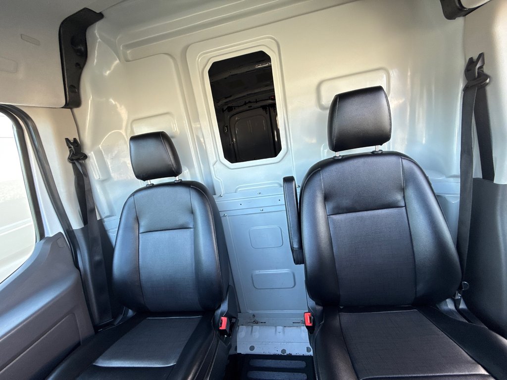 Ford Transit Cargo Van T-250 Medium Roof 130' 2022 à Saint-Sulpice, Québec - 12 - w1024h768px