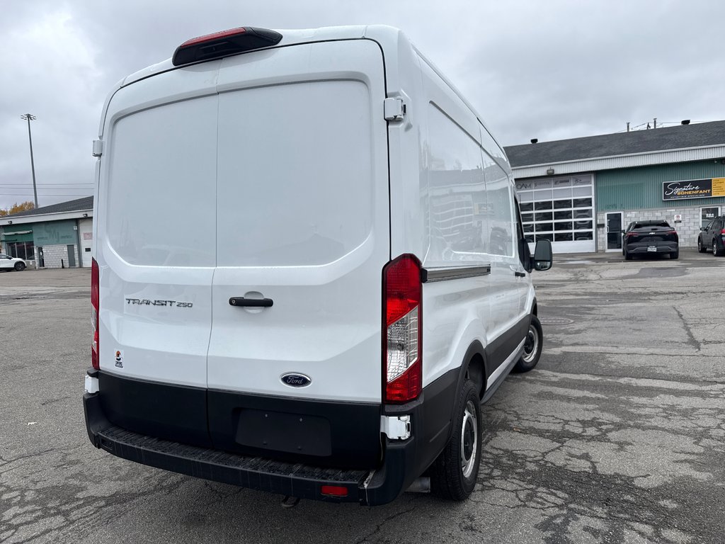 Ford Transit Cargo Van T-250 Medium Roof 130' 2022 à Repentigny, Québec - 6 - w1024h768px