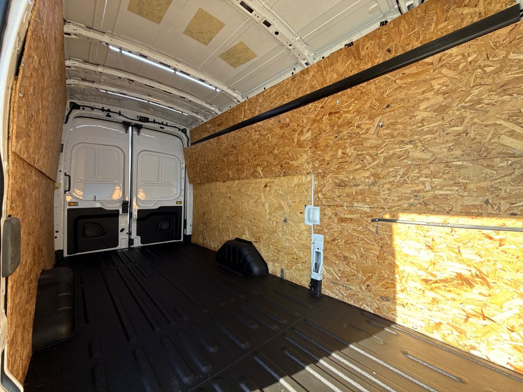 Ford Transit Cargo Van T-250 High Roof EL 148' EXT AWD 2022 à Saint-Sulpice, Québec - 8 - w1024h768px