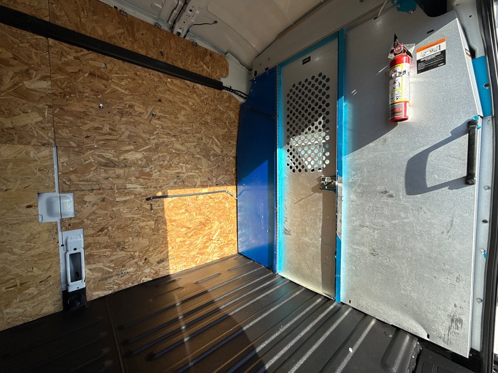 Ford Transit Cargo Van T-250 High Roof EL 148' EXT AWD 2022 à Saint-Sulpice, Québec - 9 - w1024h768px