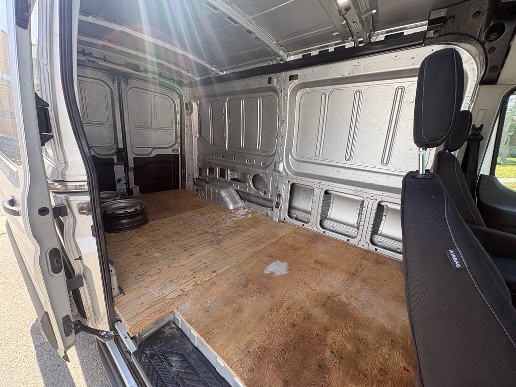 2022 Ford Transit Cargo Van T-250 Medium Roof 130' in Repentigny, Quebec - 8 - w1024h768px