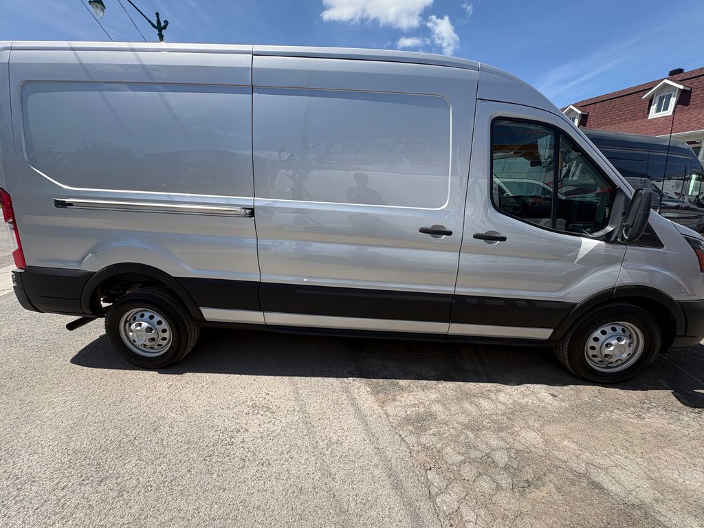 2022 Ford Transit Cargo Van T-250 Medium Roof 130' in Repentigny, Quebec - 4 - w1024h768px