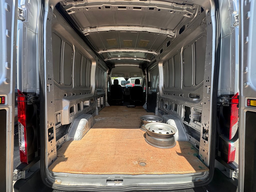 2022 Ford Transit Cargo Van T-250 Medium Roof 130' in Repentigny, Quebec - 7 - w1024h768px