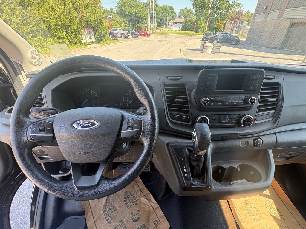 2022 Ford Transit Cargo Van T-250 Medium Roof 148' in Repentigny, Quebec - 10 - w1024h768px