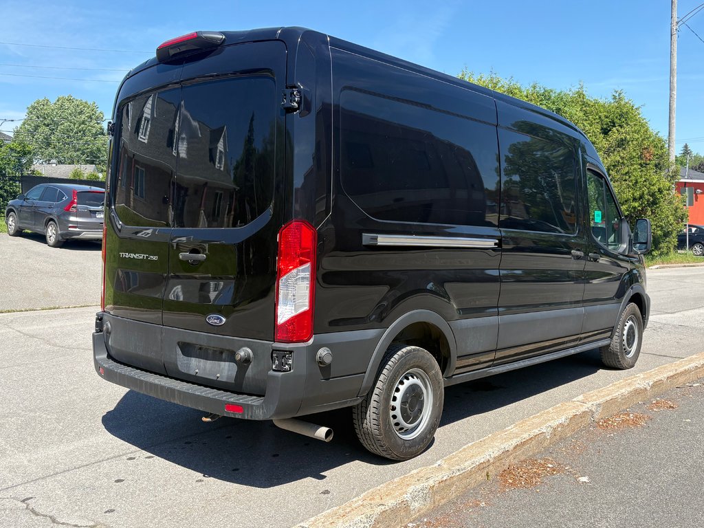2022 Ford Transit Cargo Van T-250 Medium Roof 148' in Repentigny, Quebec - 6 - w1024h768px