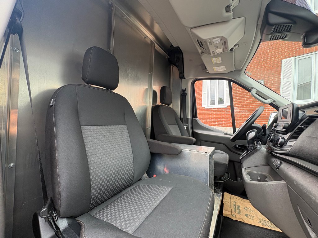 2022 Ford Transit Cargo Van T-250 Medium Roof 148' in Repentigny, Quebec - 11 - w1024h768px