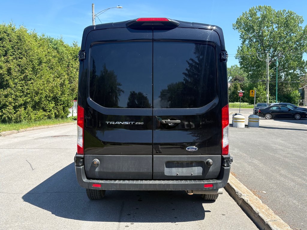 2022 Ford Transit Cargo Van T-250 Medium Roof 148' in Repentigny, Quebec - 7 - w1024h768px